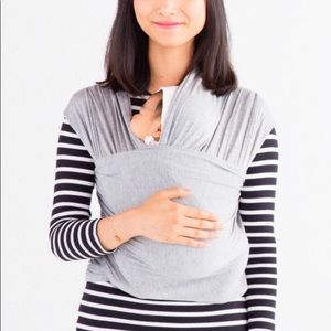 Solly Baby Wrap - grey with white triangles